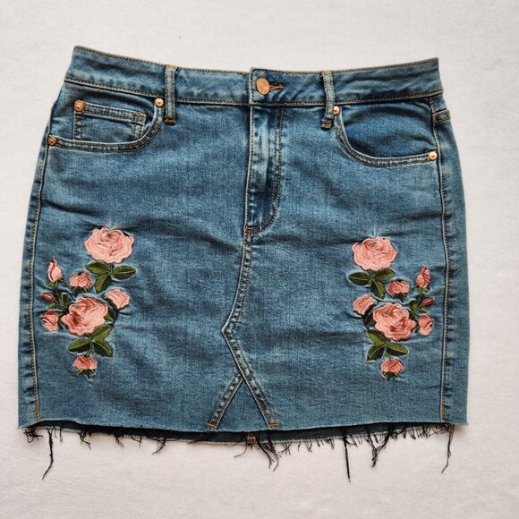 Guess Dresses & Skirts - Guess Floral Embroidered Mini Skirt Denim Jean Girly Cute Pink Roses Boho M
